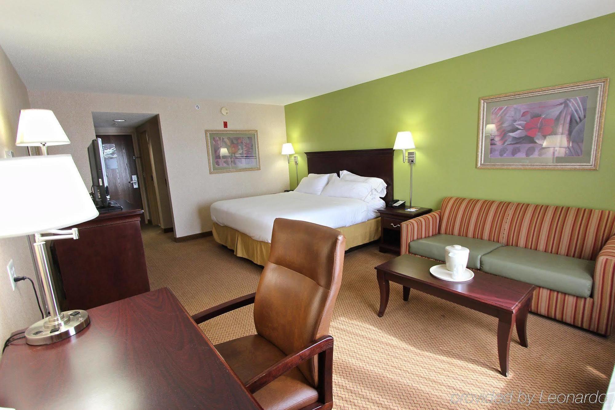Baymont Inn & Suites By Wyndham Findlay Exterior photo